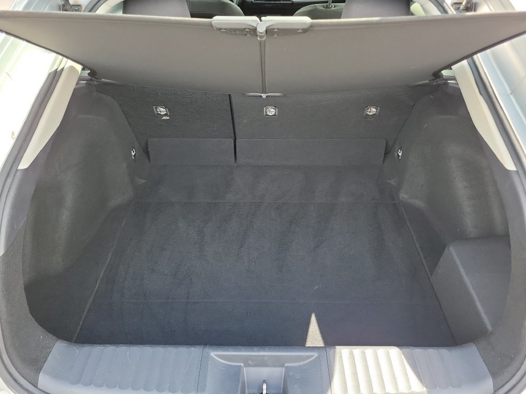 Used 2025 Toyota Prius LE FWD image 8