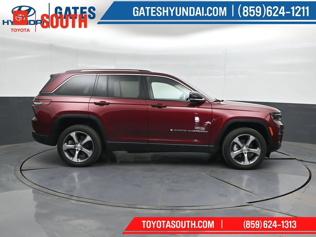 Used 2023 Jeep Grand Cherokee Limited AWD/4WD image 3