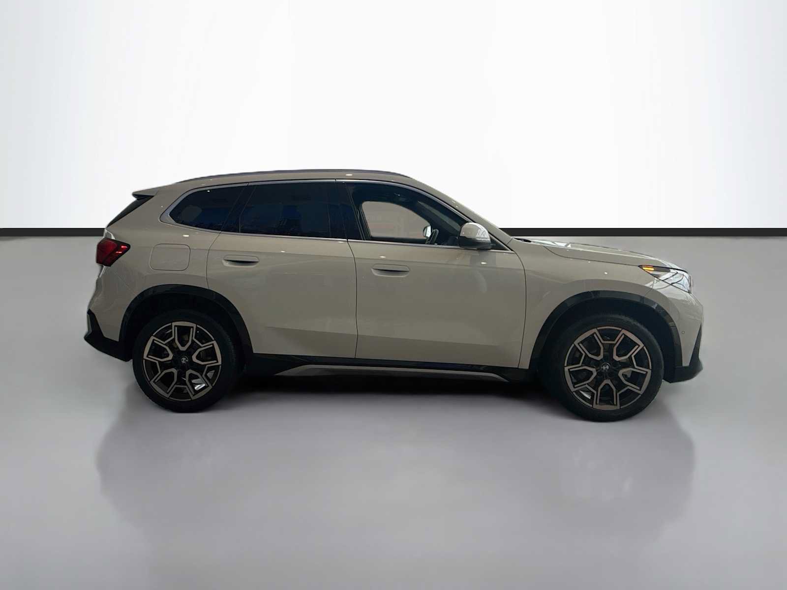 New 2027 BMW X1 xDrive28i AWD/4WD image 7