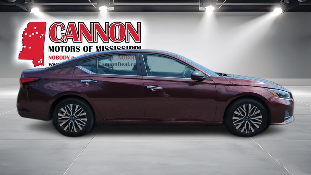 Used 2024 Nissan Altima 2.5 SV FWD image 4