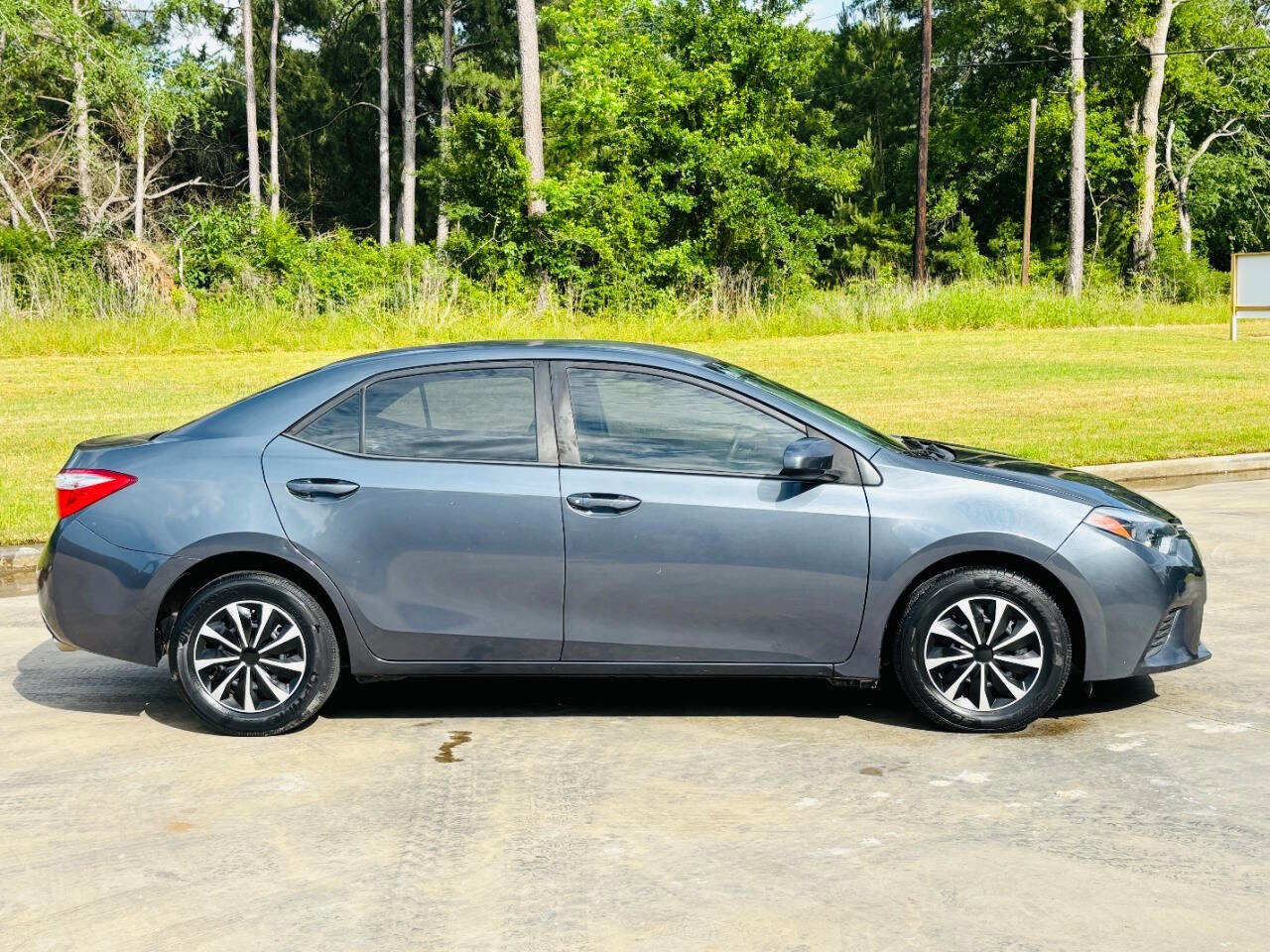 Used 2016 Toyota Corolla LE image 5