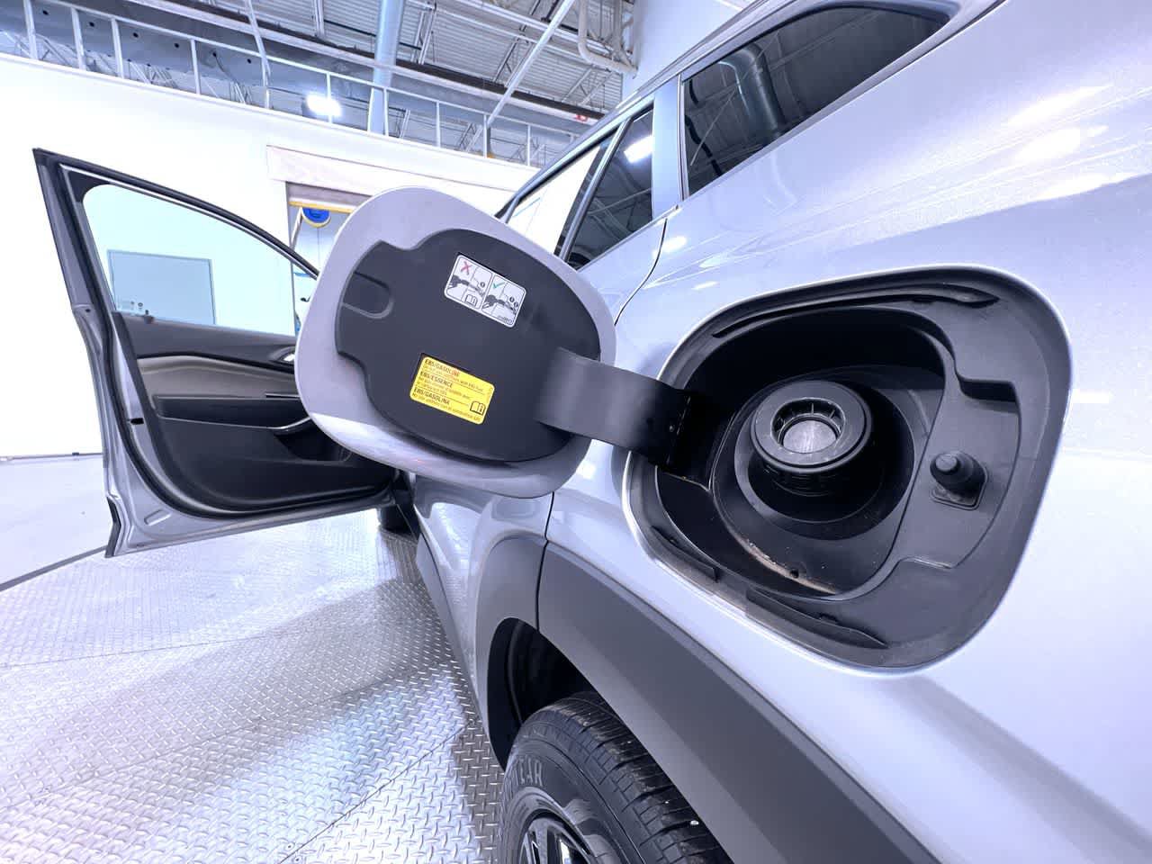 Used 2025 Chevrolet Trax ACTIV w/ Sunroof Package FWD image 39