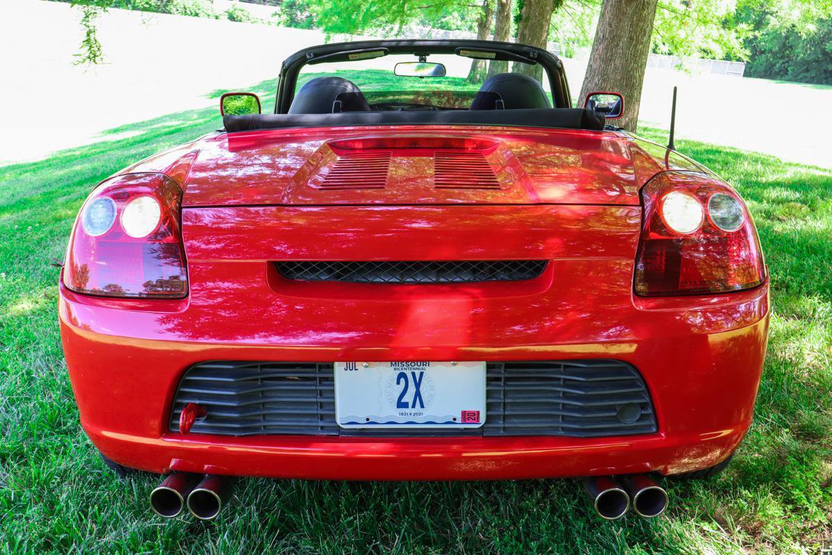 Used 2000 Toyota MR2 Base image 12