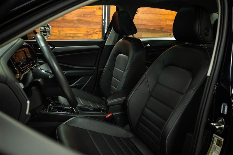 Used 2021 Volkswagen Jetta SE w/ SE Cold Weather Package FWD image 9