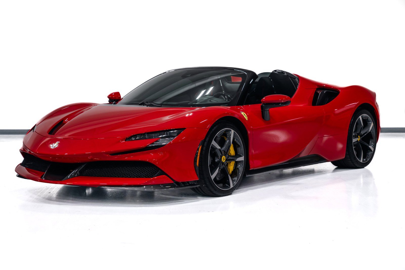 Used 2024 Ferrari SF90 Spider image 8