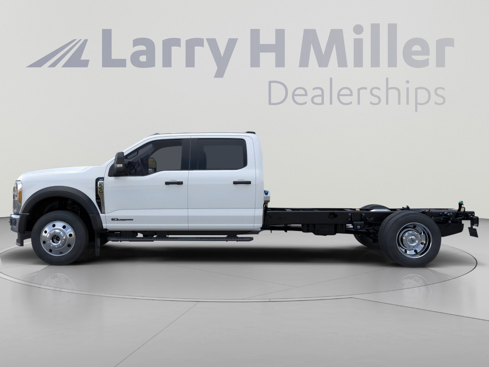 New 2026 Ford F550 4x4 Crew Cab w/ XLT Value Package image 3