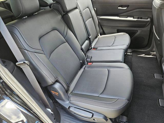 Used 2026 Nissan Pathfinder SL FWD image 18