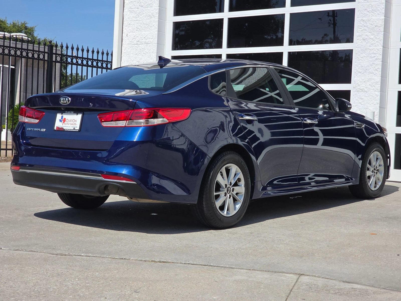 Used 2017 Kia Optima LX w/ Convenience Package FWD image 4