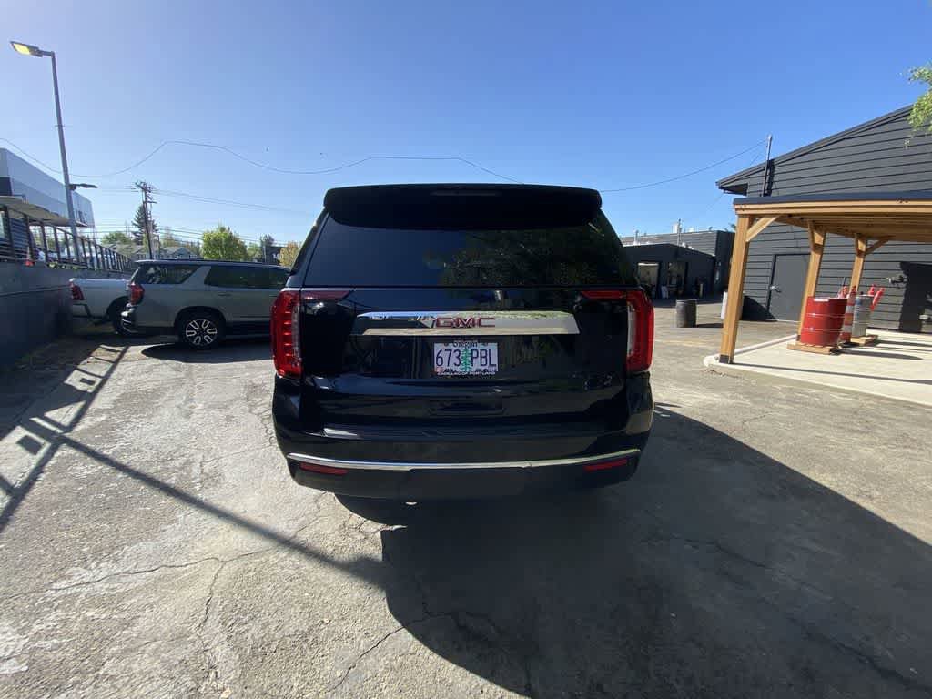 Used 2023 GMC Yukon SLT w/ SLT Premium Package AWD/4WD image 5