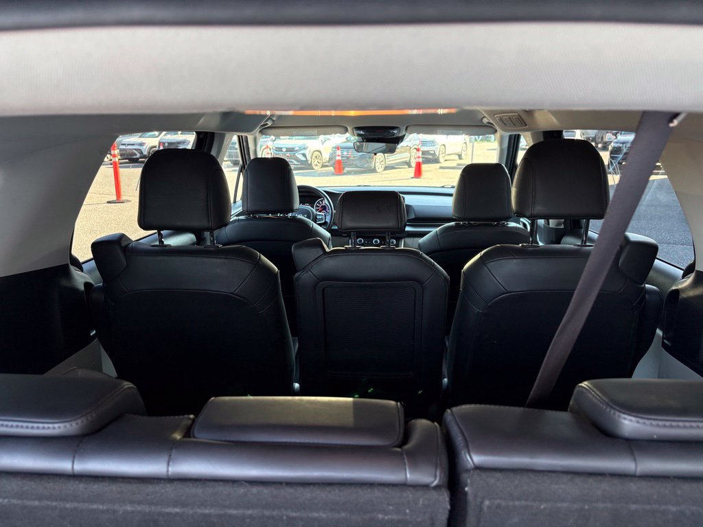 Used 2023 Kia Carnival LX FWD image 6