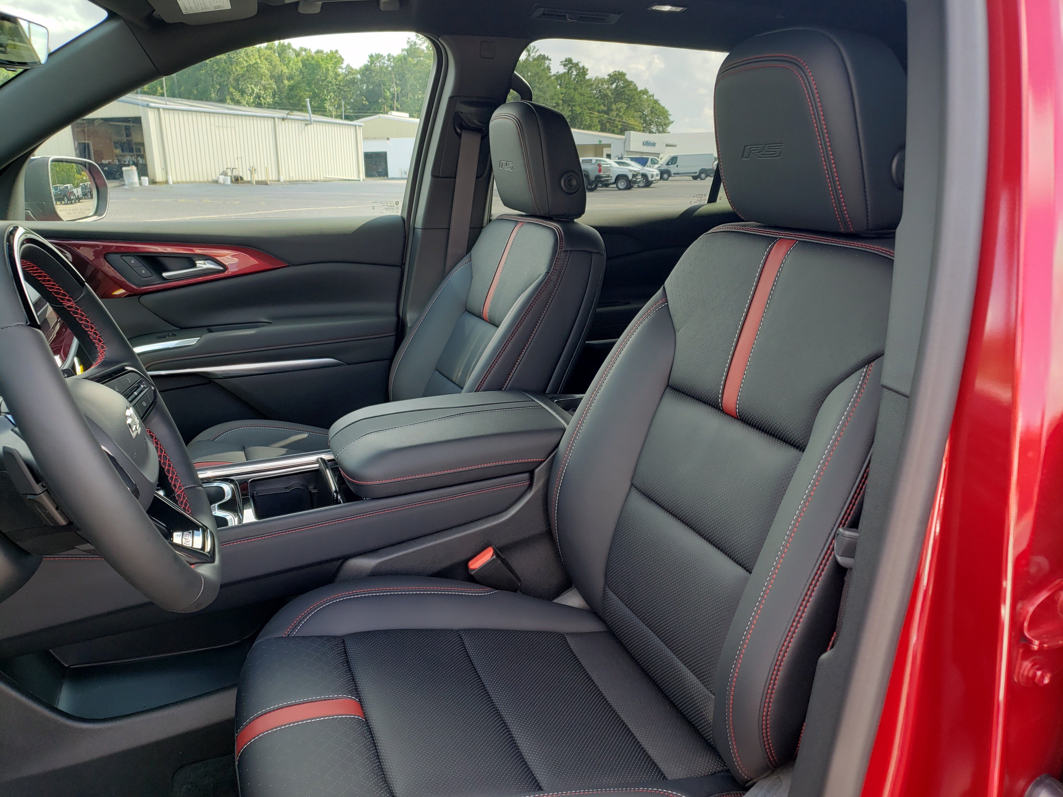 New 2026 Chevrolet Traverse RS w/ LPO, Floor Liner Package FWD image 29
