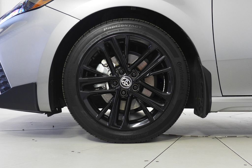 Used 2025 Toyota Camry SE w/ Convenience Package image 5