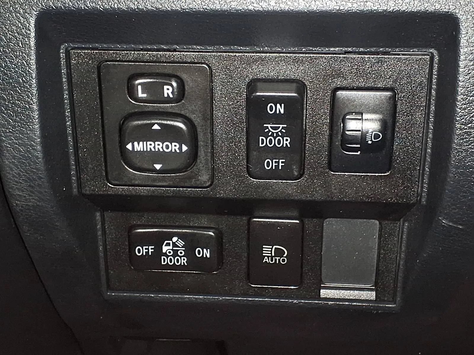 Used 2019 Toyota Tundra SR5 w/ TRD Off Road Package AWD/4WD image 27