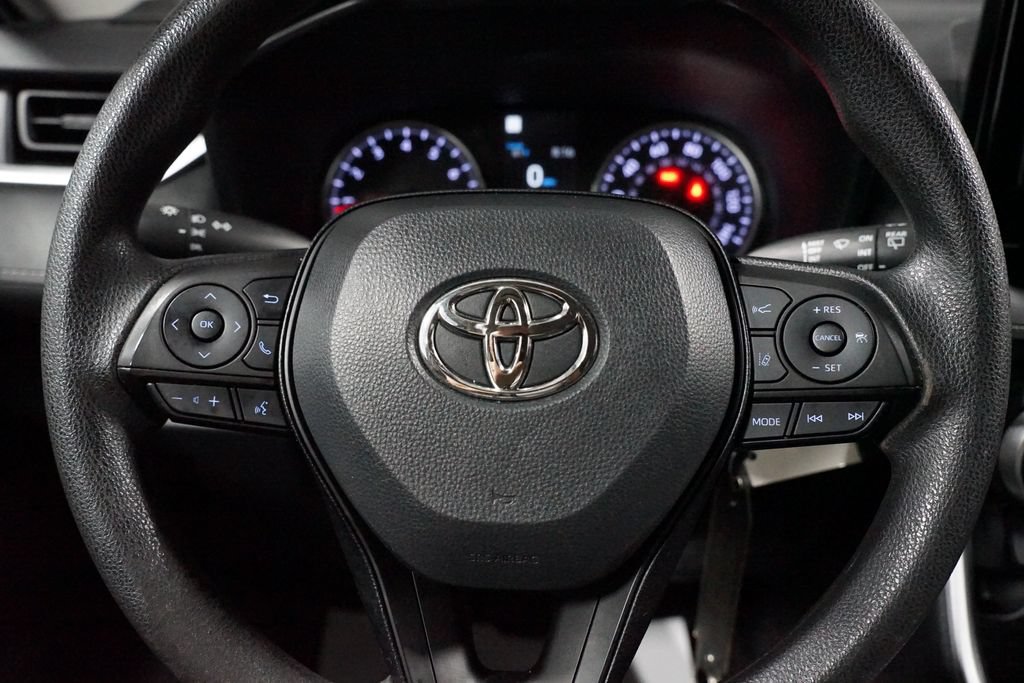 Used 2022 Toyota RAV4 LE FWD image 12