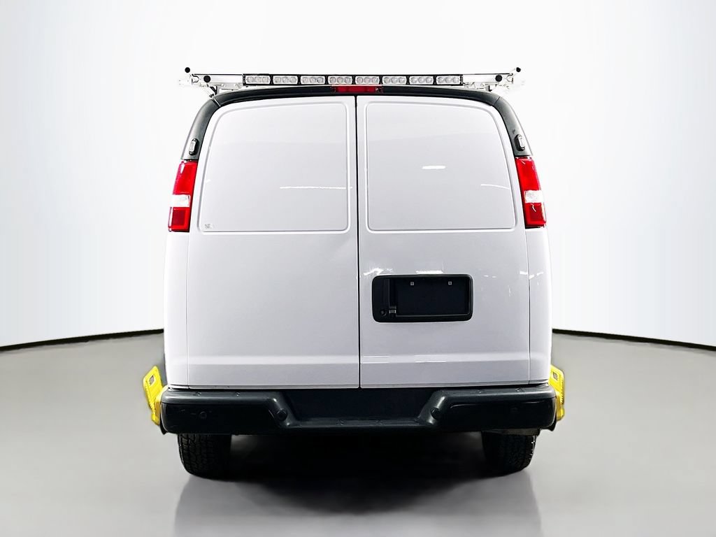 Used 2022 Chevrolet Express 2500 RWD image 6