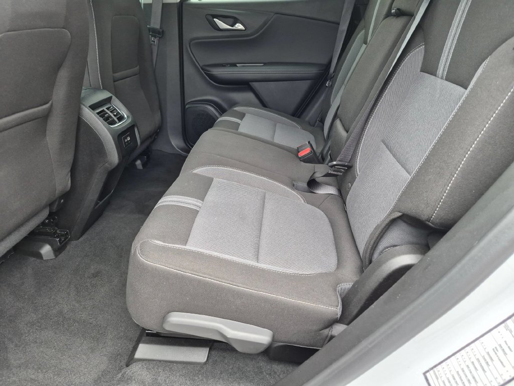Used 2025 Chevrolet Blazer LT FWD image 24
