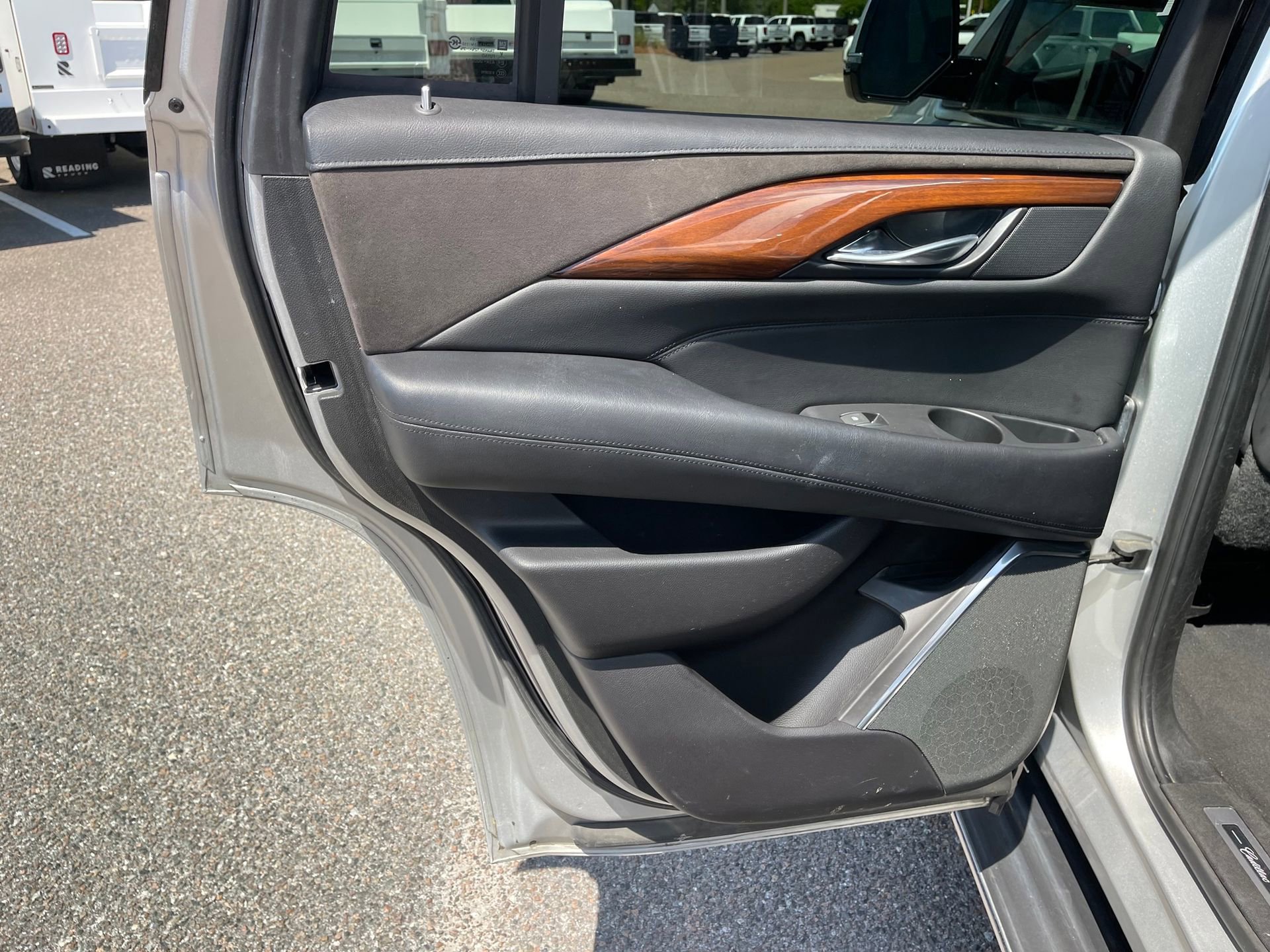 Used 2018 Cadillac Escalade Premium Luxury w/ LPO, Radiant Package image 20