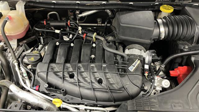 Used 2020 Chrysler Voyager L FWD image 27