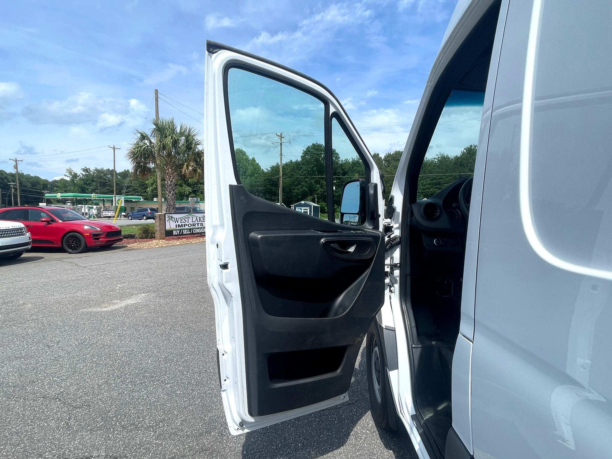 Used 2023 Mercedes-Benz Sprinter 2500 image 16