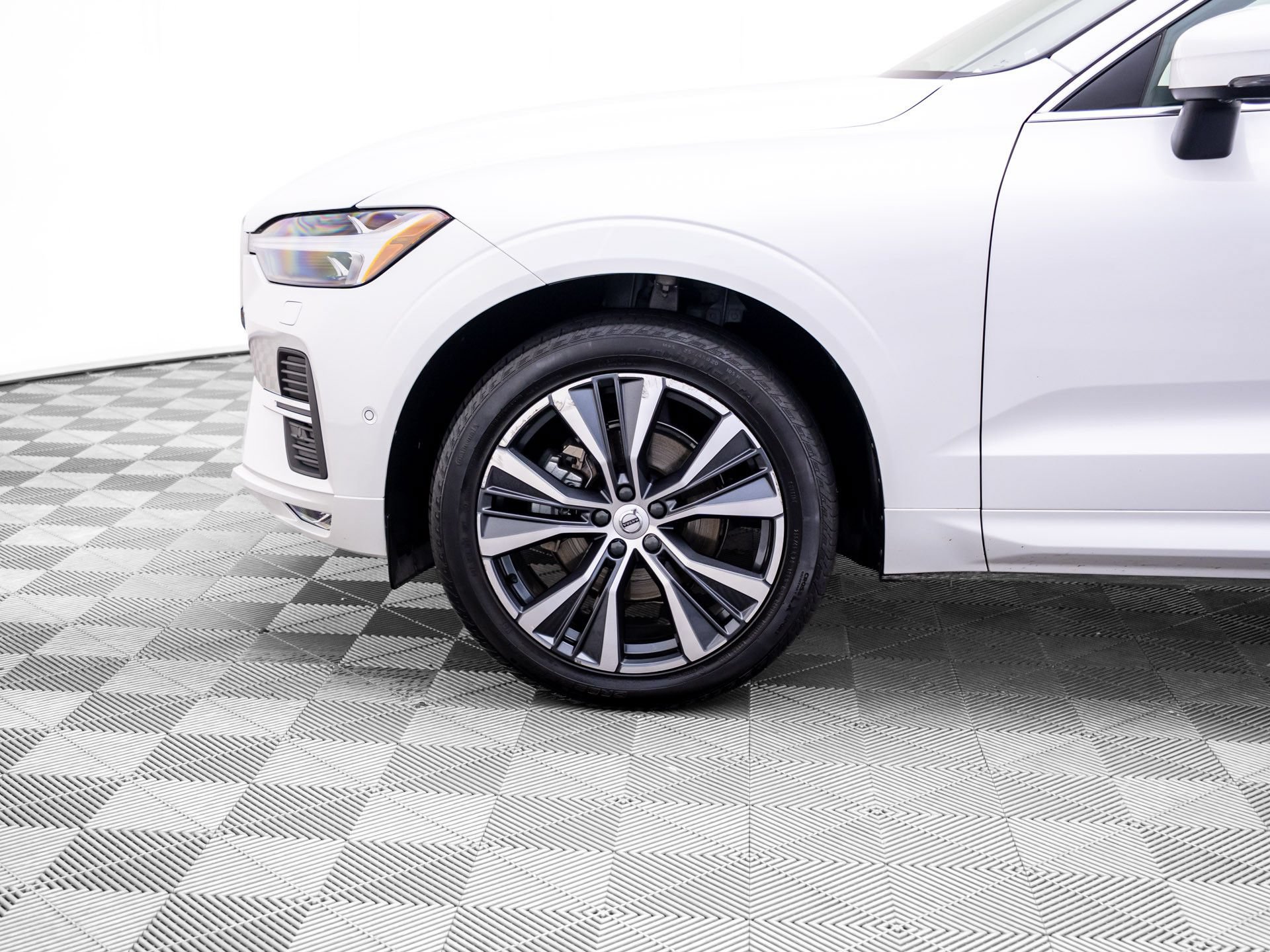 Used 2022 Volvo XC60 B5 Momentum w/ Advanced Package AWD/4WD image 34