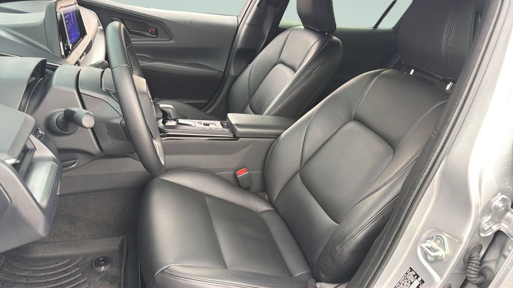 Used 2025 Toyota Prius LE FWD image 27