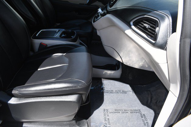 Used 2024 Chrysler Pacifica Limited FWD image 25