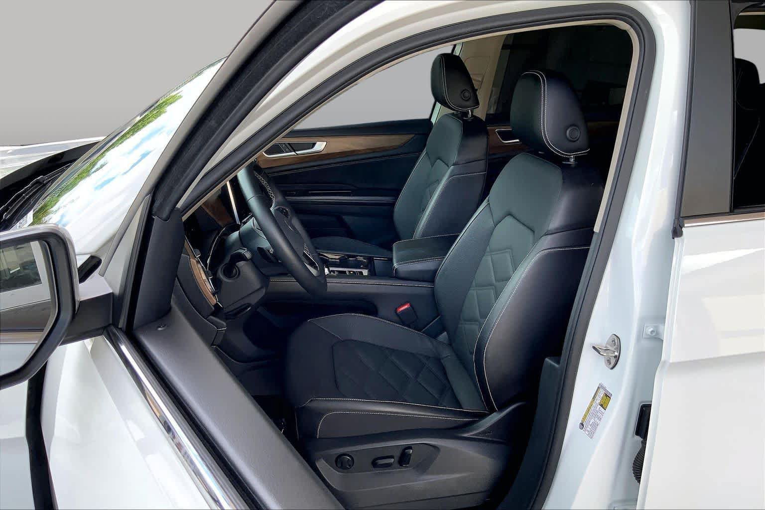 Used 2024 Volkswagen Atlas SE FWD image 8