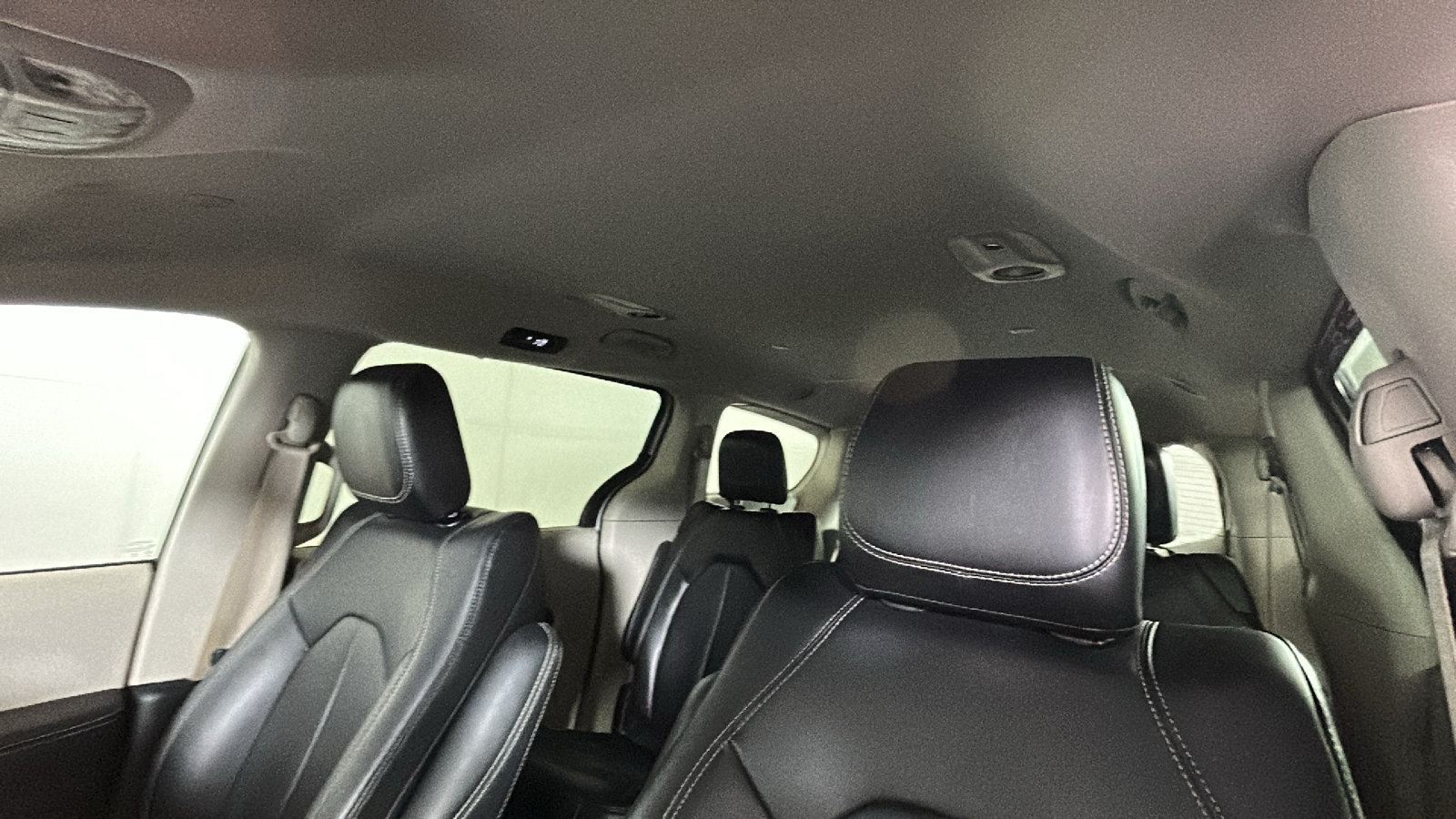 Used 2024 Chrysler Pacifica Touring-L FWD image 15