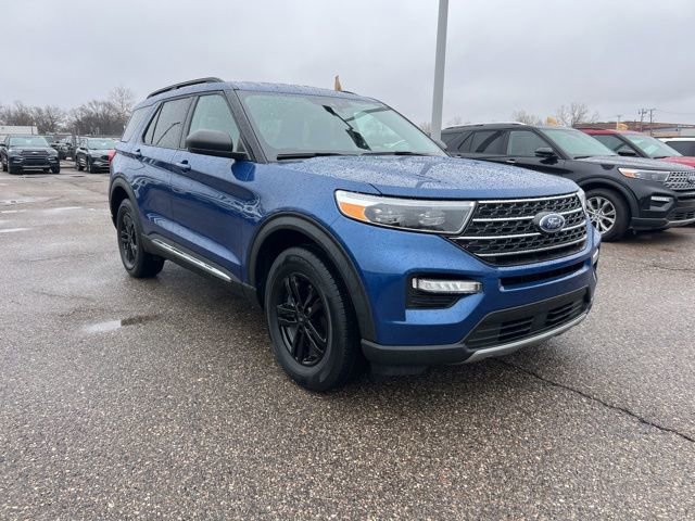 Certified 2023 Ford Explorer XLT w/ Equipment Group 202A AWD/4WD image 3