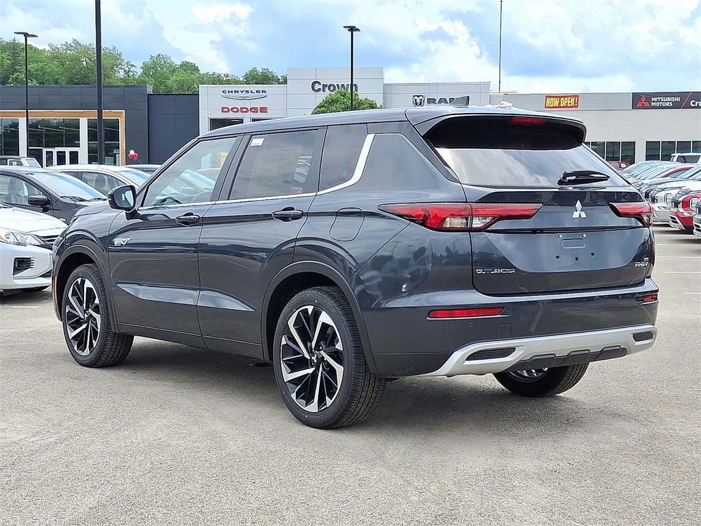 New 2025 Mitsubishi Outlander SE image 3