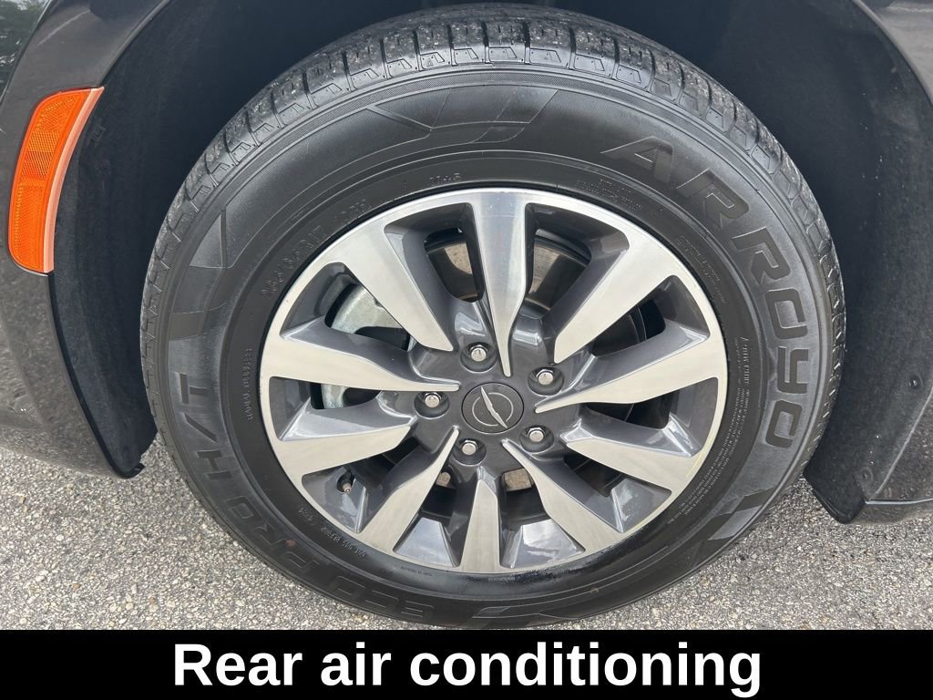 Used 2022 Chrysler Pacifica Touring-L FWD image 18