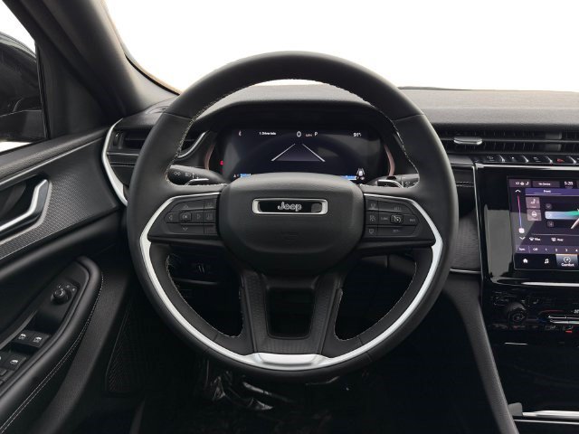 Used 2024 Jeep Grand Cherokee L Altitude AWD/4WD image 13