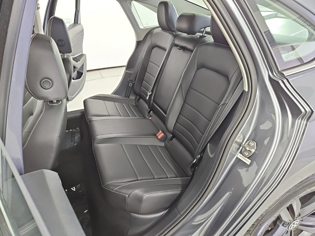Used 2023 Volkswagen Jetta SE w/ Panoramic Sunroof Package FWD image 21