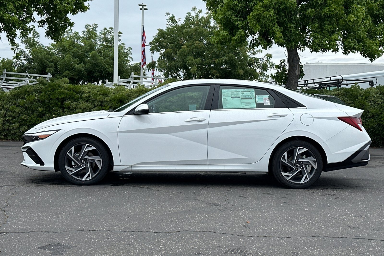 New 2026 Hyundai Elantra Limited FWD image 7