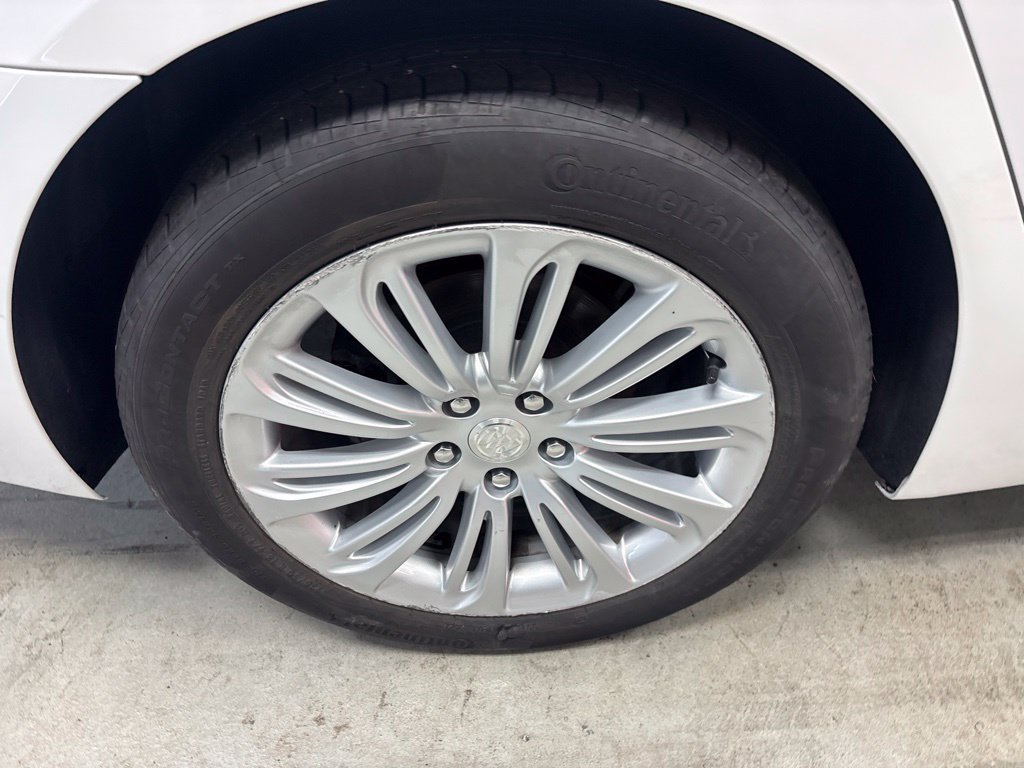 Used 2018 Buick LaCrosse Premium FWD image 3