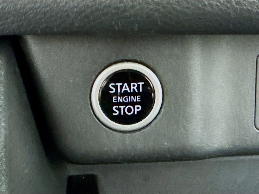 Used 2022 Nissan Rogue SV image 29