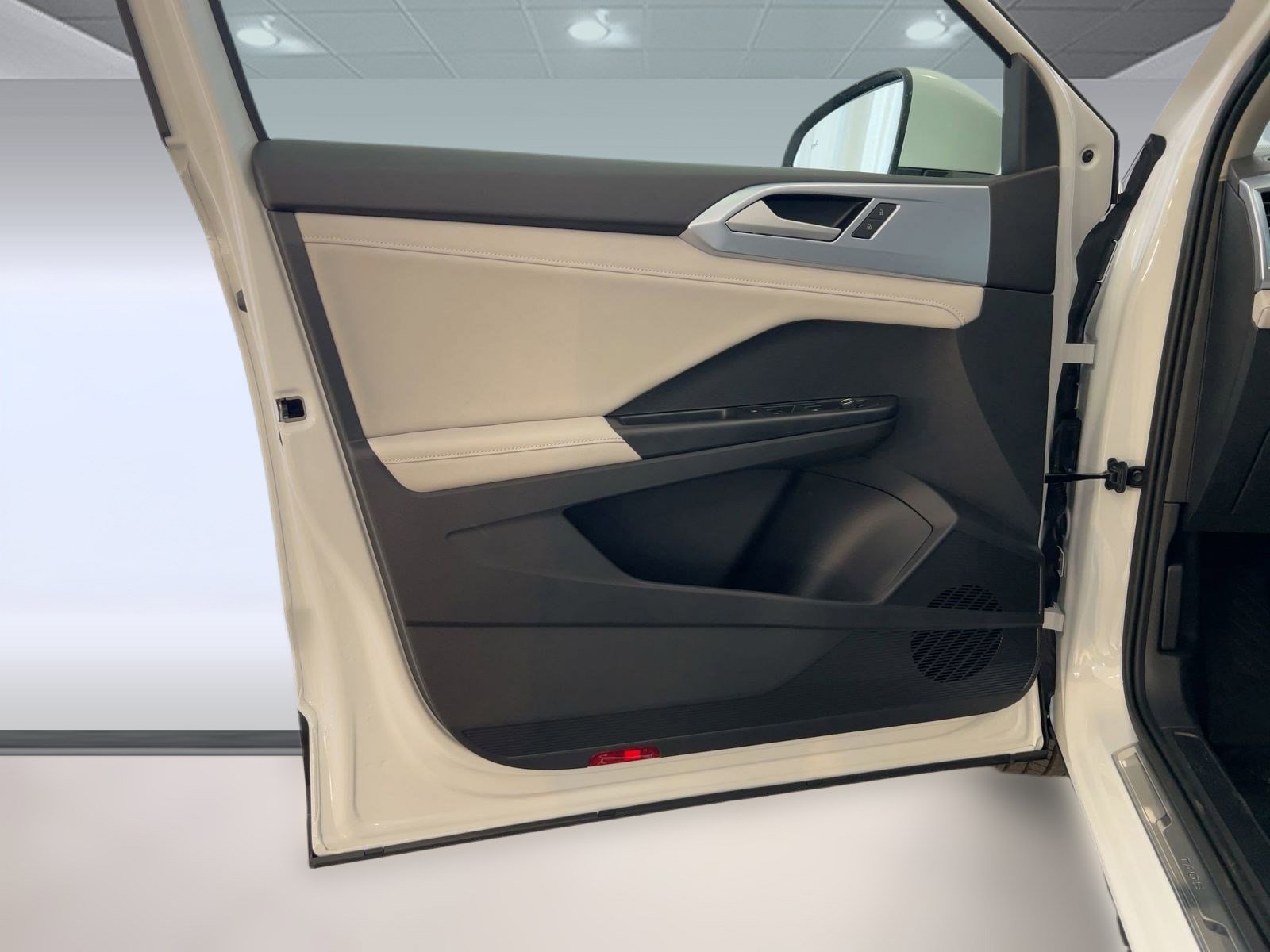 New 2026 Volkswagen Taos SE FWD image 21