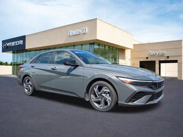 Used 2025 Hyundai Elantra Sport FWD image 2
