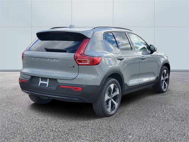 New 2026 Volvo XC40 B5 Core w/ Protection Package Premier image 4