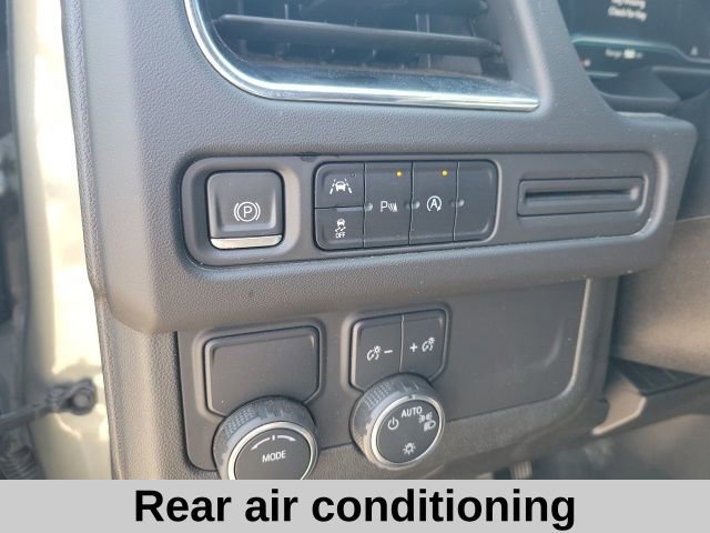 Used 2023 Chevrolet Suburban LT RWD image 7