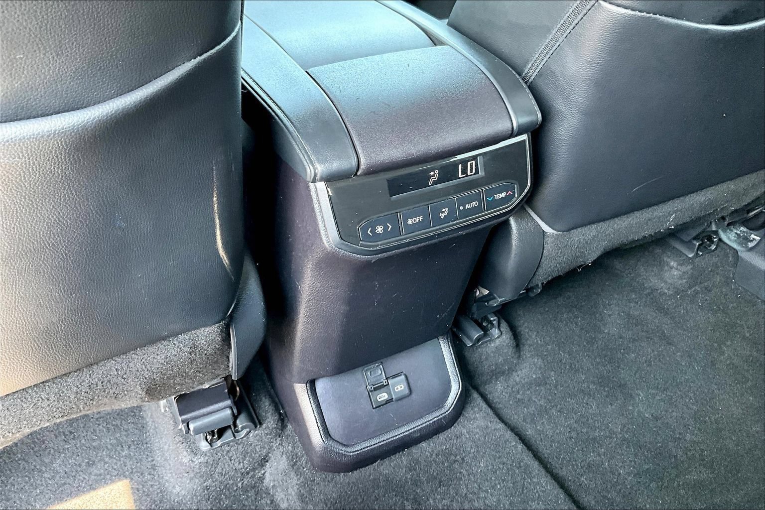 Used 2023 Toyota Highlander XLE FWD image 9