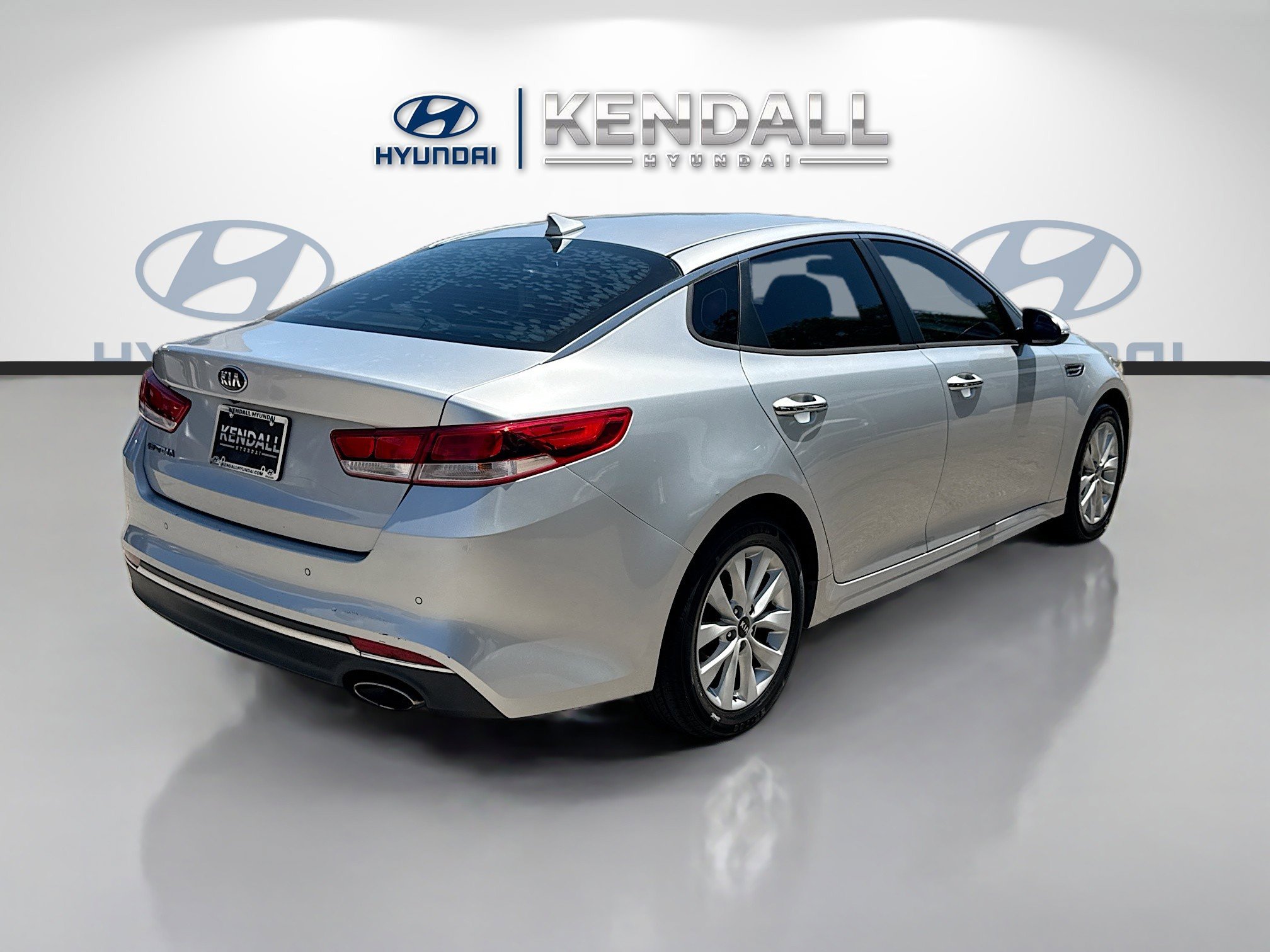 Used 2018 Kia Optima LX w/ 17" Alloy Wheels Package FWD image 6