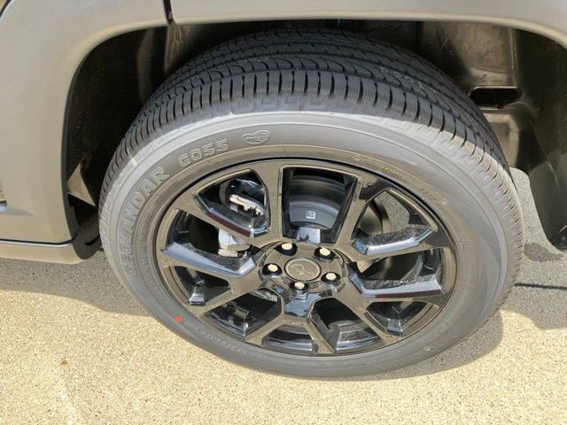 New 2026 Jeep Compass Latitude AWD/4WD image 25