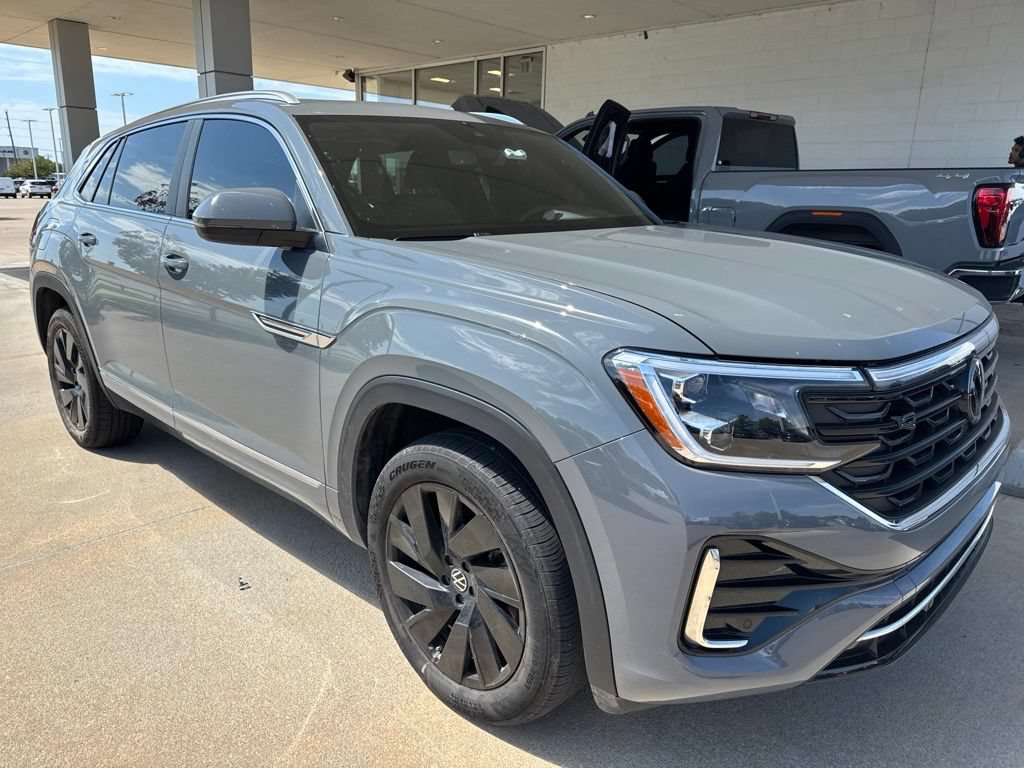 Used 2024 Volkswagen Atlas Cross Sport SEL R-Line AWD/4WD image 4