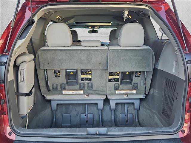 Used 2017 Toyota Sienna XLE FWD image 3