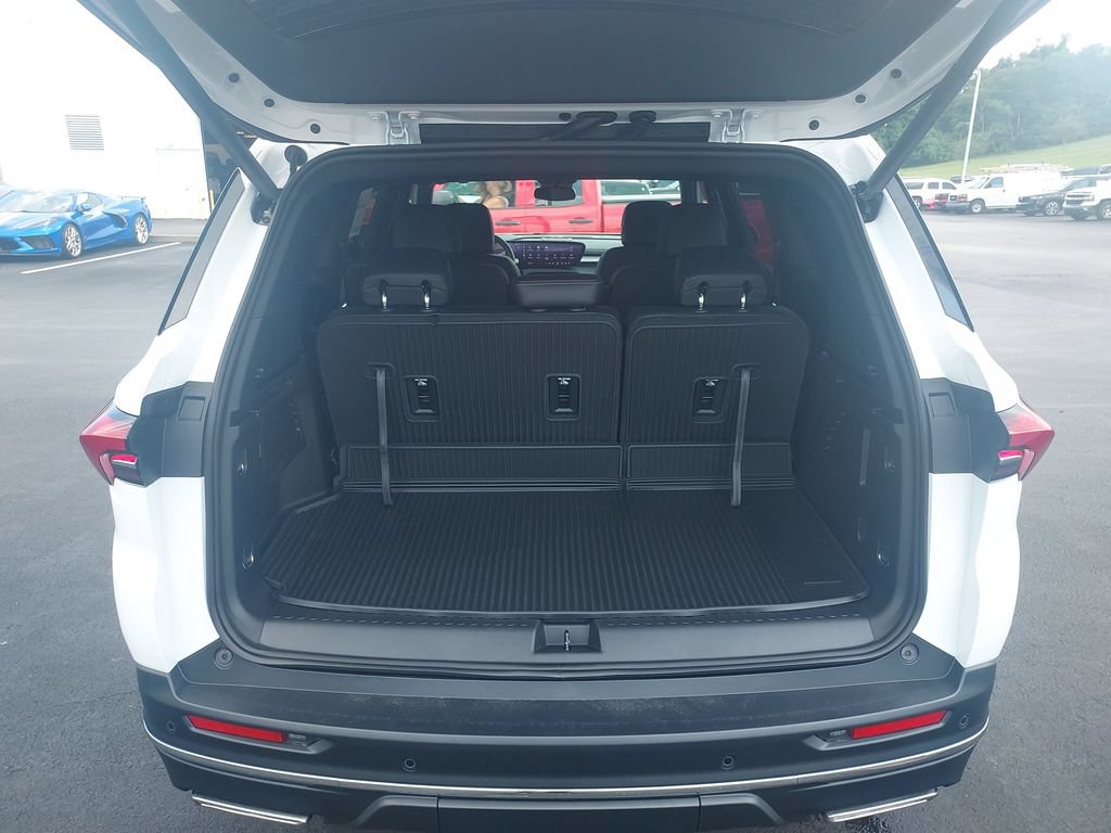 New 2027 Buick Enclave Preferred w/ LPO, Floor Liner Package FWD image 9
