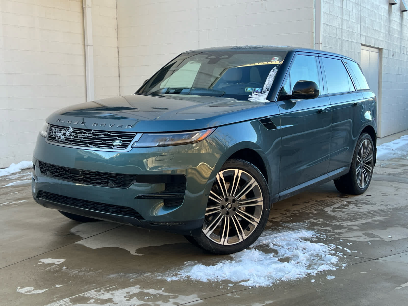 Used 2025 Land Rover Range Rover Sport SE AWD/4WD image 1