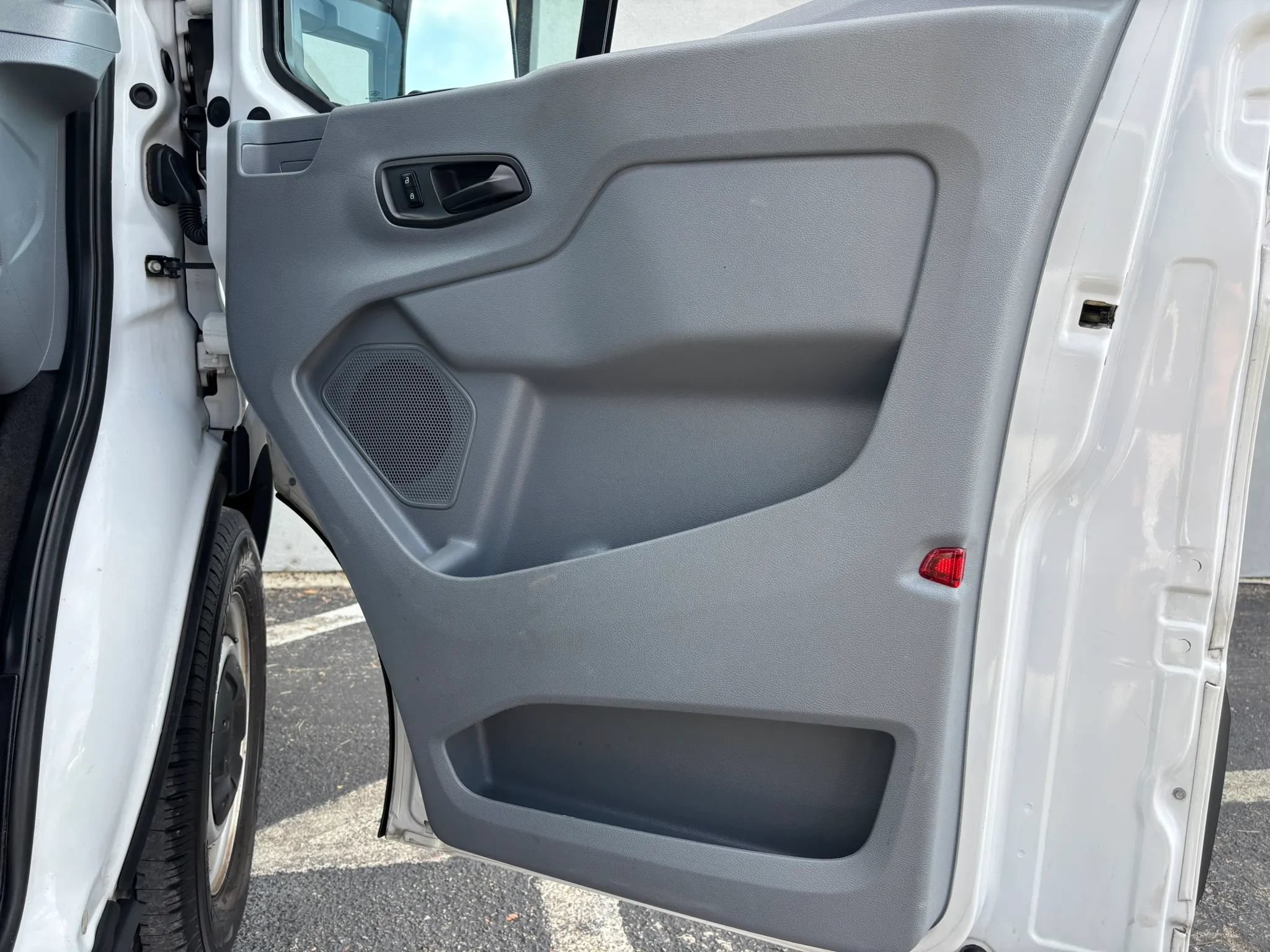 Used 2018 Ford Transit 150 XL RWD image 32