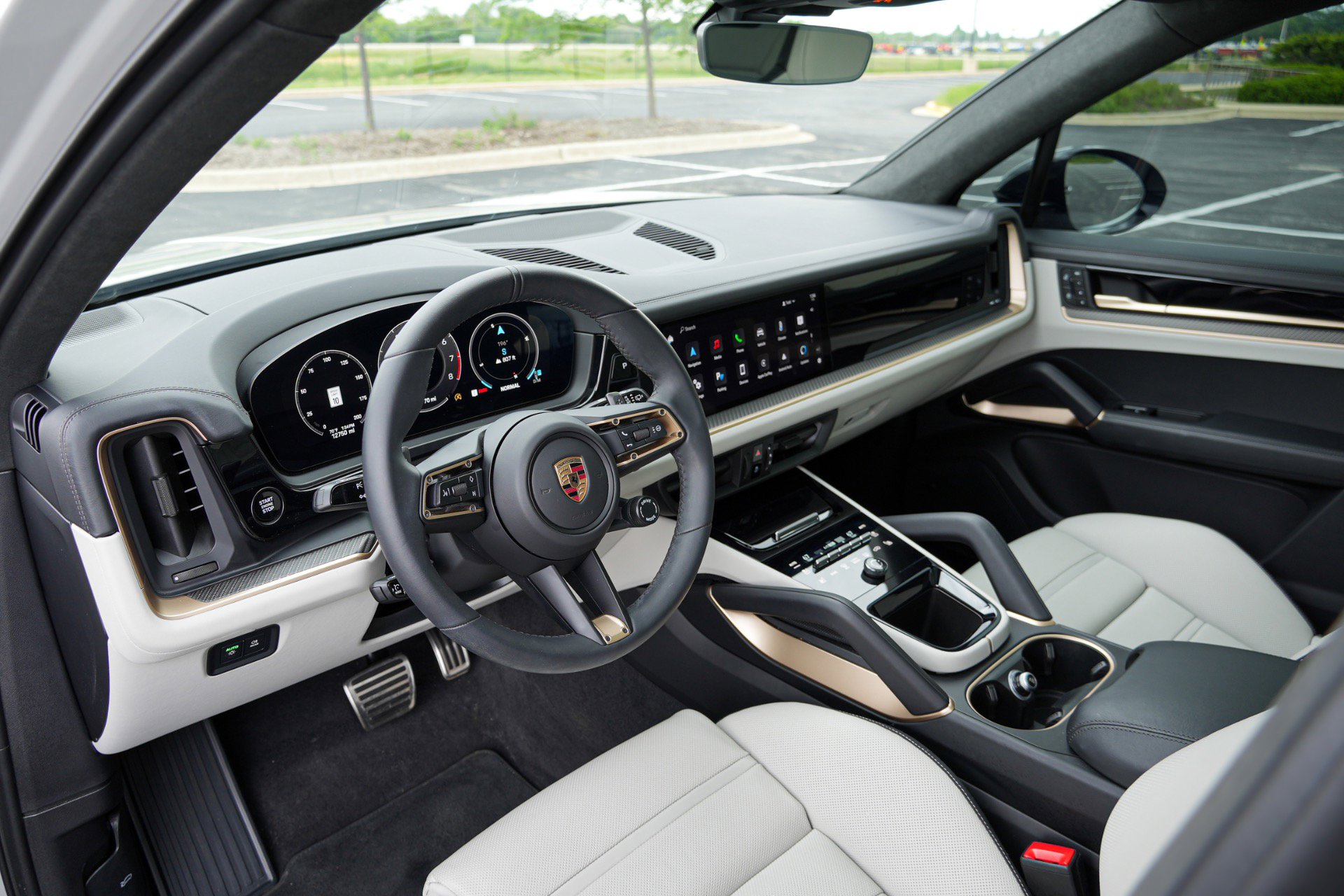 Used 2025 Porsche Cayenne GTS AWD/4WD image 10