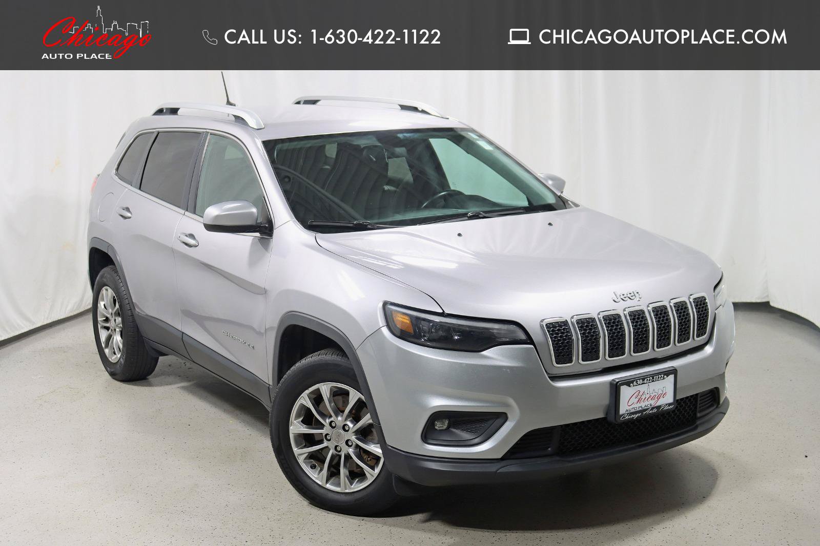Used 2019 Jeep Cherokee Latitude Plus w/ Cold Weather Group AWD/4WD image 1